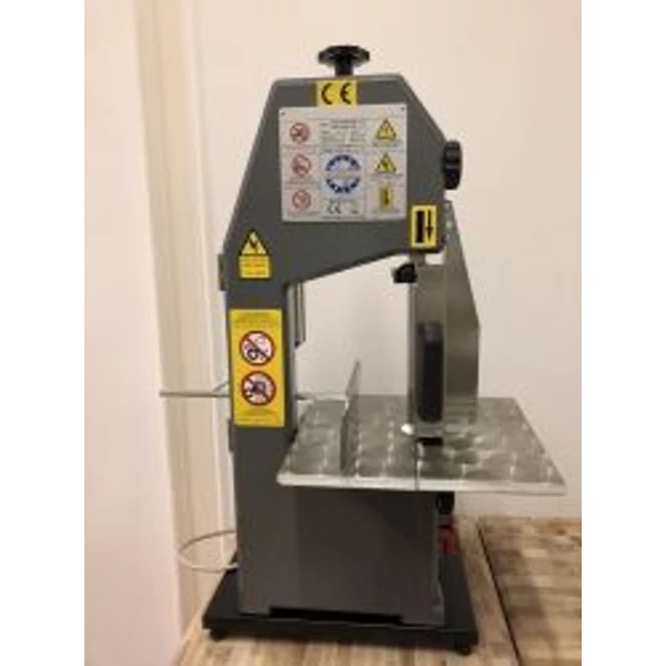 Csontfűrészgép 1550 mm-es fűrészlappal